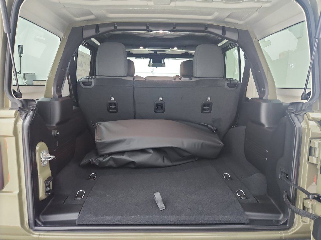 New 2026 Jeep Wrangler Unlimited Rubicon AWD/4WD image 23