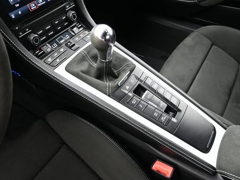 Certified 2022 Porsche 718 Boxster Spyder RWD image 20