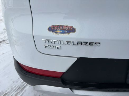 Used 2025 Chevrolet TrailBlazer LT image 9