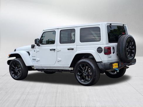 Used 2024 Jeep Wrangler Unlimited Sahara AWD/4WD image 5