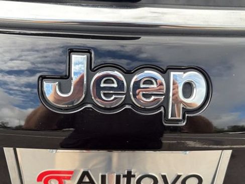Used 2025 Jeep Compass Latitude AWD/4WD image 29