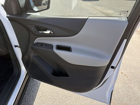 Used 2020 Chevrolet Equinox LT image 16