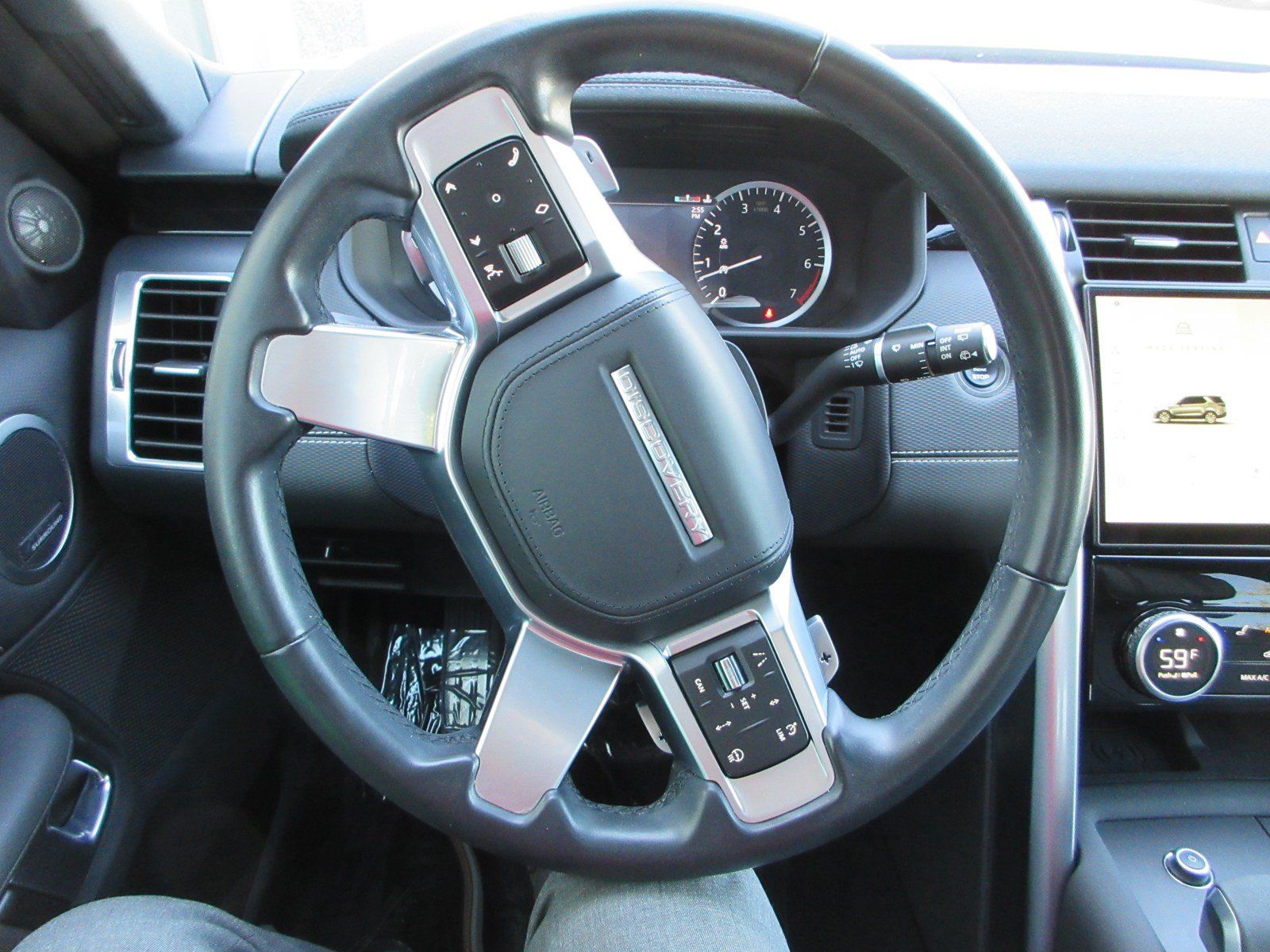 Used 2023 Land Rover Discovery Metropolitan Edition AWD/4WD image 39