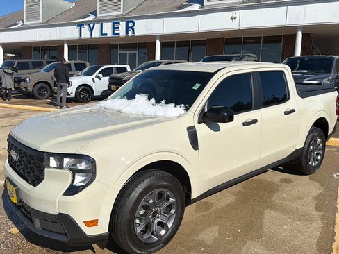 Used 2025 Ford Maverick XLT w/ XLT Luxury Package image 4