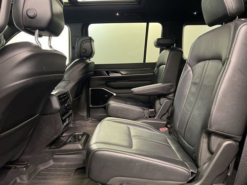 Used 2022 Jeep Wagoneer Series III w/ Premium Group I image 34