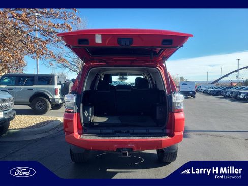 Used 2017 Toyota 4Runner SR5 image 32