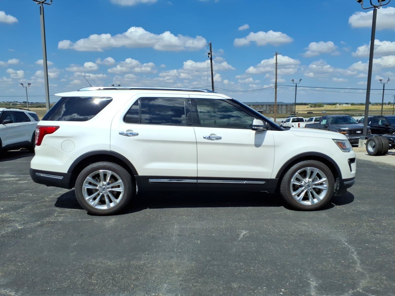 Used 2018 Ford Explorer Limited w/ Ford Safe & Smart Package FWD image 4