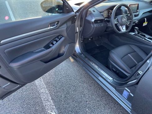 New 2025 Nissan Altima 2.5 SR image 17
