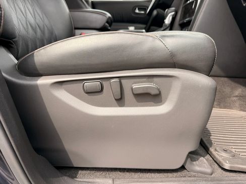 Used 2022 Nissan Armada Platinum w/ Captain's Chairs Package RWD image 38