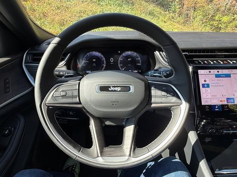 New 2025 Jeep Grand Cherokee L Limited w/ Trailer Tow Package image 26