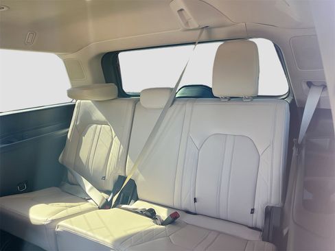 Used 2023 Ford Expedition Platinum image 29