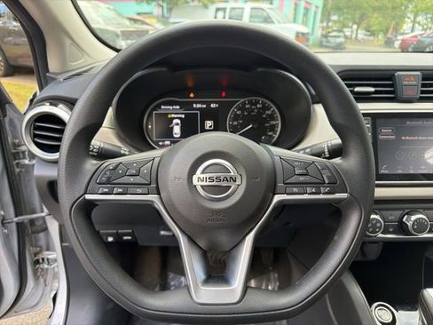 Used 2021 Nissan Versa SV FWD image 13