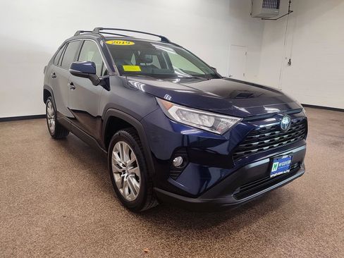 Used 2019 Toyota RAV4 XLE Premium w/ Cold Weather Package AWD/4WD image 8