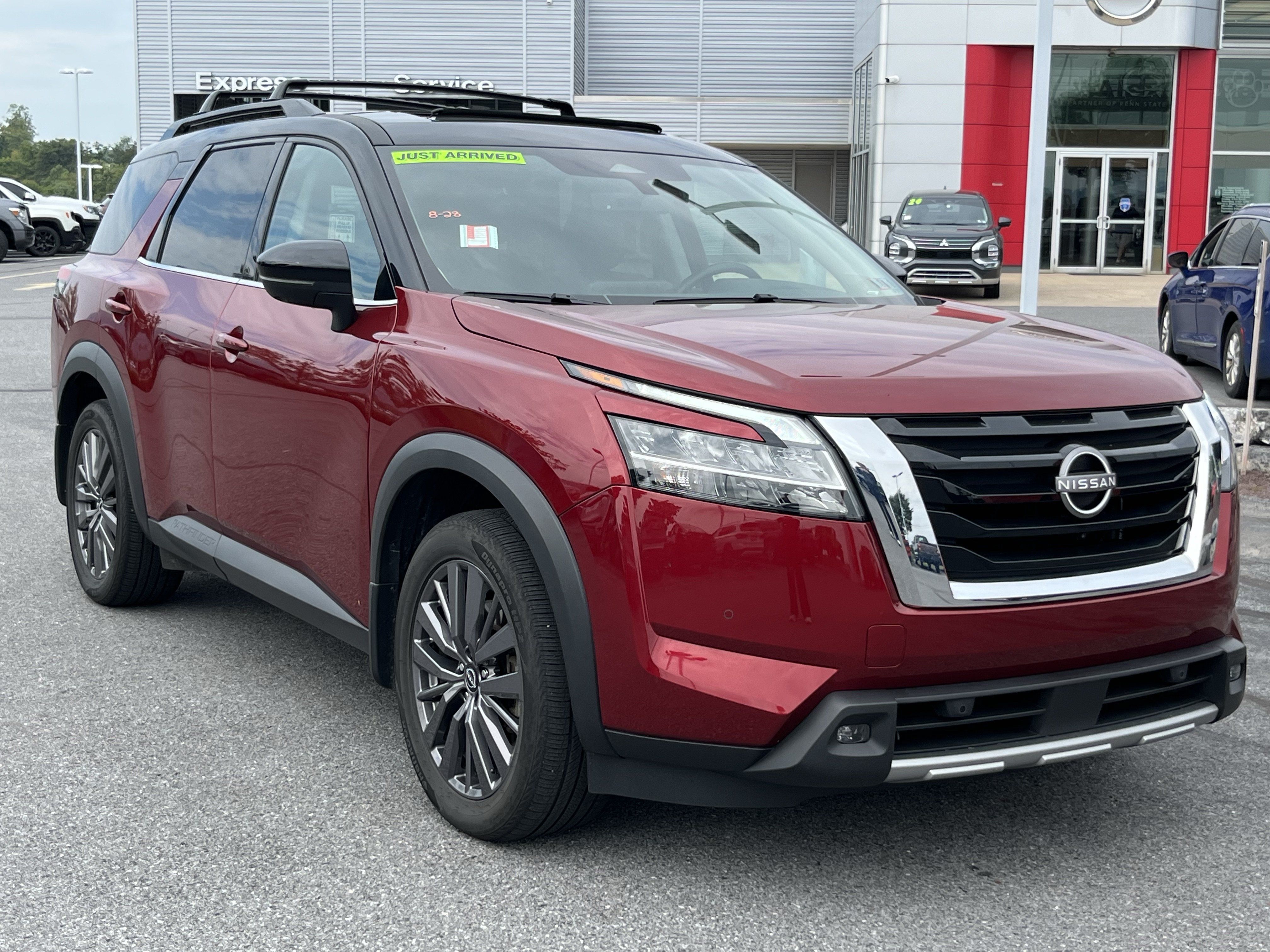 Used 2024 Nissan Pathfinder SL w/ SL Premium Package AWD/4WD image 1