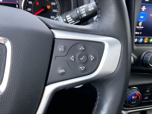 Used 2022 GMC Terrain SLT image 23