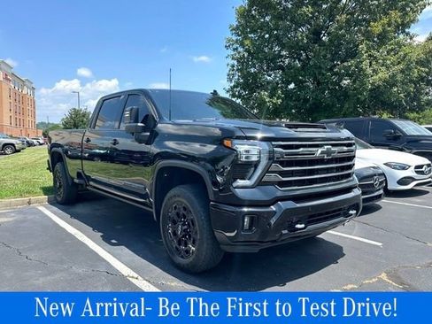 Used 2024 Chevrolet Silverado 3500 High Country w/ Technology Package AWD/4WD image 1