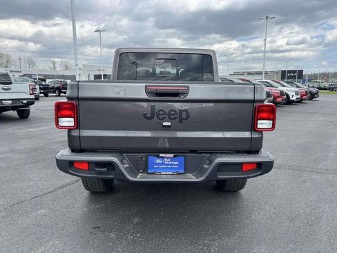 Used 2025 Jeep Gladiator Sport AWD/4WD image 6