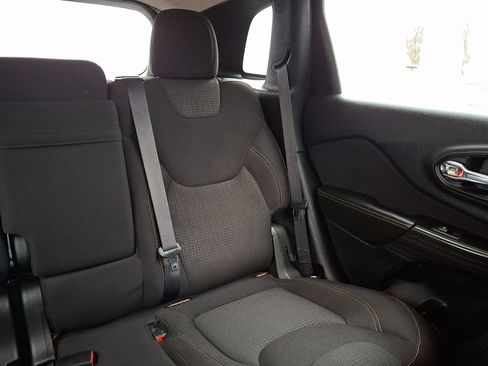 Used 2017 Jeep Cherokee Latitude w/ Cold Weather Group image 20