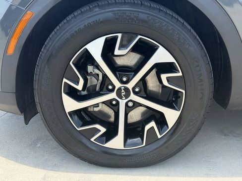 Used 2025 Kia Sportage EX FWD image 12