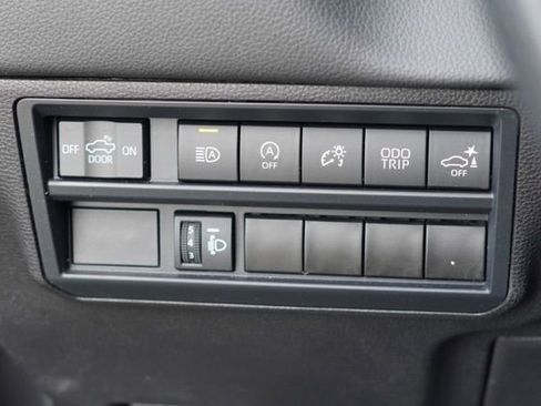 Used 2025 Toyota Tundra Limited image 22