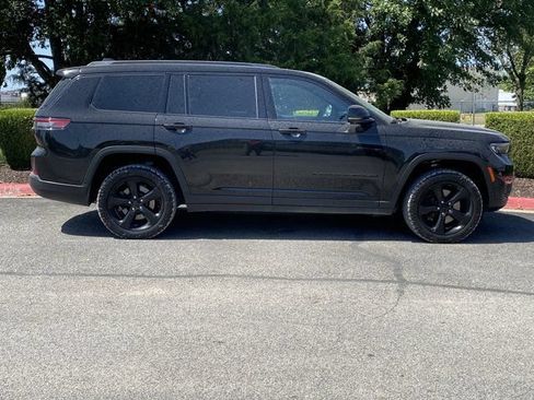 Used 2024 Jeep Grand Cherokee Overland AWD/4WD image 2