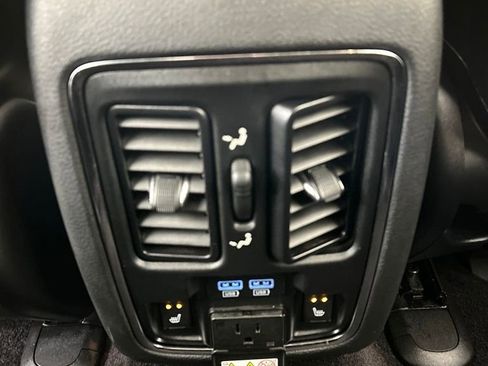 Used 2017 Jeep Grand Cherokee Overland image 18