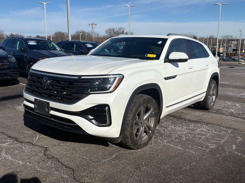 Used 2024 Volkswagen Atlas Cross Sport SEL R-Line image 3