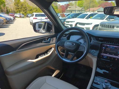 Used 2024 Jeep Grand Cherokee L Limited w/ Black Appearance Package AWD/4WD image 29