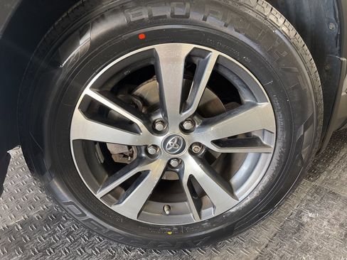 Used 2018 Toyota RAV4 XLE image 3