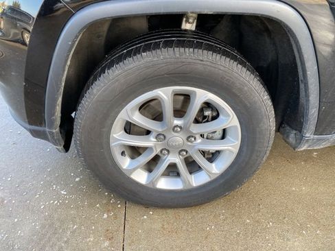 Certified 2021 Jeep Grand Cherokee Laredo image 13