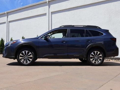 Used 2025 Subaru Outback Limited AWD/4WD image 3