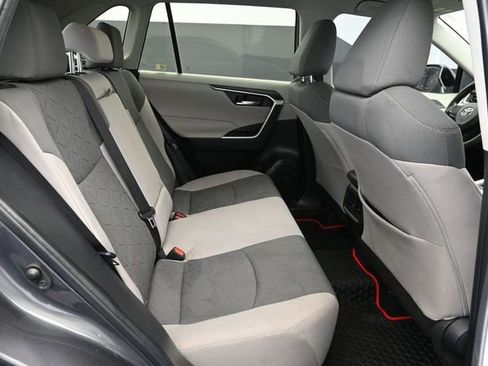 Used 2022 Toyota RAV4 XLE AWD/4WD image 33