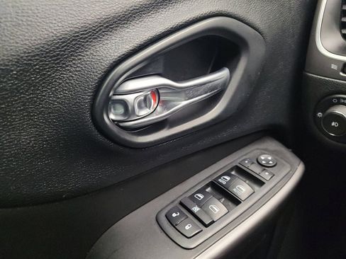 Used 2019 Jeep Cherokee Latitude Plus image 27