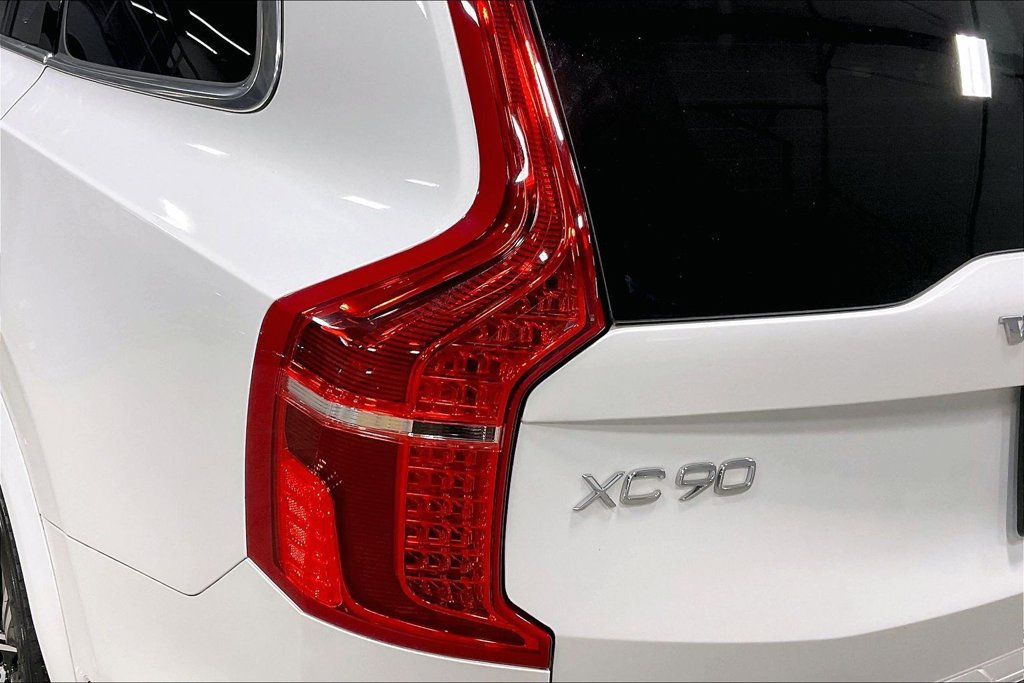 Certified 2025 Volvo XC90 B6 Plus w/ Protection Package Premier AWD/4WD image 24