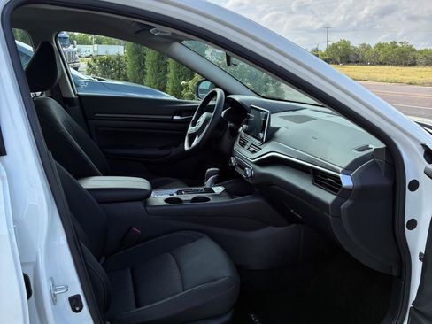 Used 2025 Nissan Altima 2.5 SV AWD/4WD image 5
