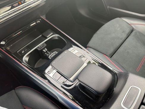 Used 2020 Mercedes-Benz GLB 250 4MATIC image 39