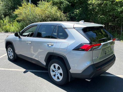 Used 2023 Toyota RAV4 LE AWD/4WD image 3