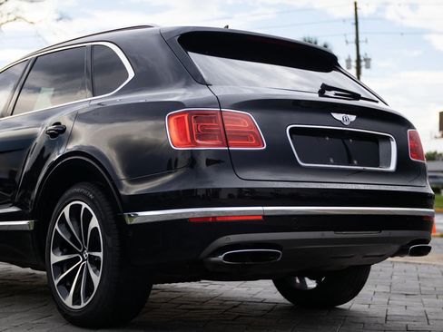 Used 2017 Bentley Bentayga AWD/4WD image 9