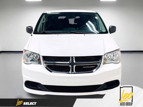 Used 2019 Dodge Grand Caravan SE FWD image 2