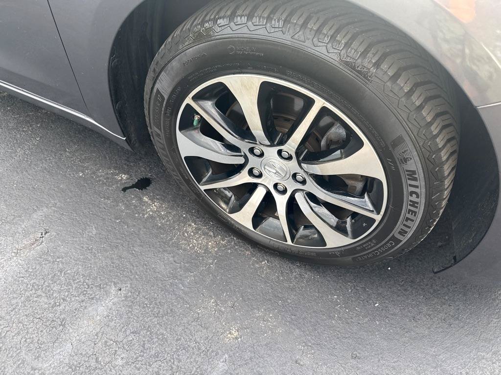 Used 2017 Acura TLX FWD image 4
