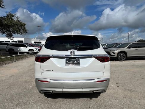 Used 2024 Buick Enclave Essence w/ Technology Package FWD image 6