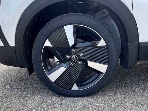 New 2025 Nissan Kicks SR image 8