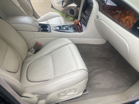 Used 2004 Jaguar XJ8 image 34