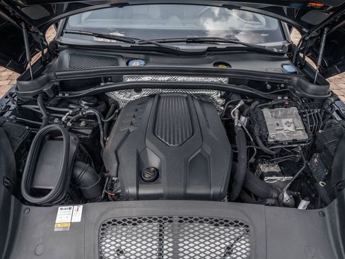 Used 2022 Porsche Macan AWD/4WD image 45