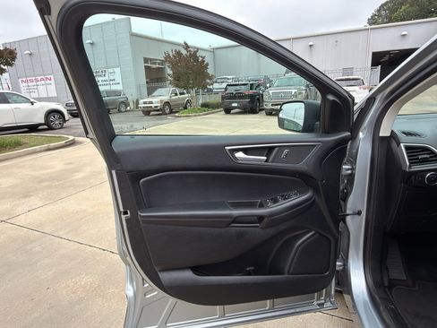 Used 2022 Ford Edge SE AWD/4WD image 9