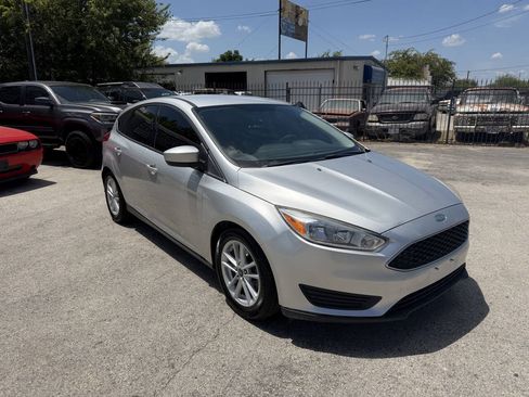 Used 2018 Ford Focus SE FWD image 3