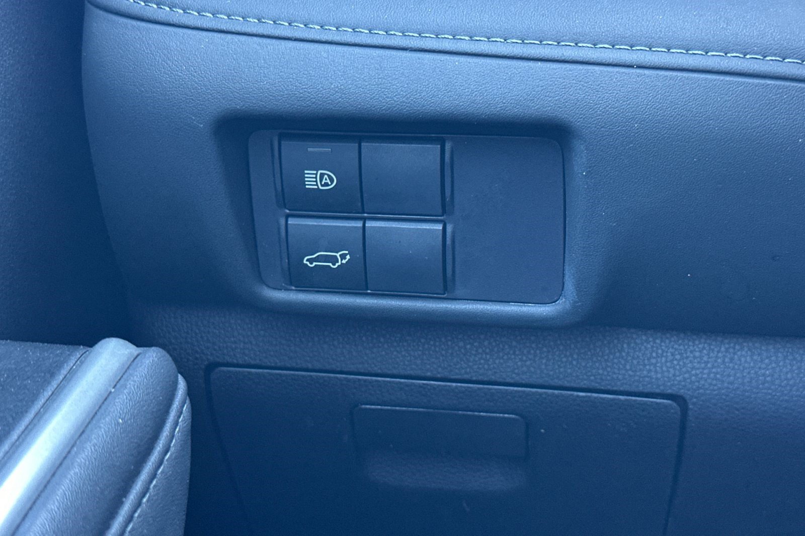 Used 2020 Toyota Highlander XLE AWD/4WD image 36