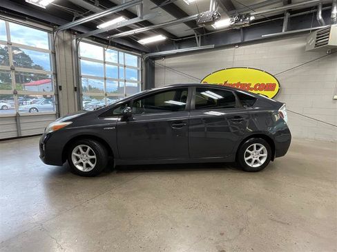 Used 2013 Toyota Prius Two FWD image 2