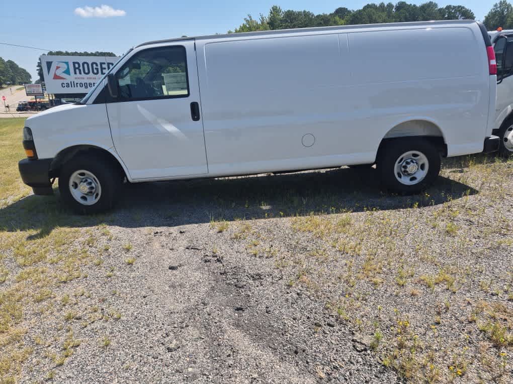 New 2026 Chevrolet Express 2500 Extended w/ Driver Convenience Package RWD image 4