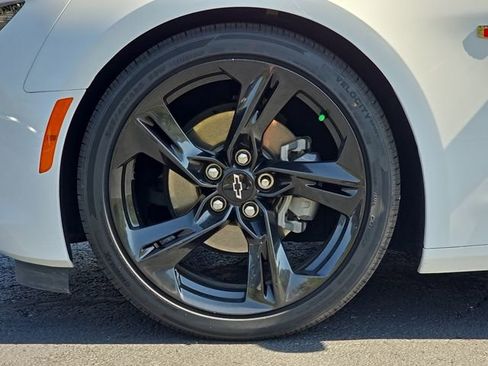 Used 2021 Chevrolet Camaro LT w/ RS Package image 11